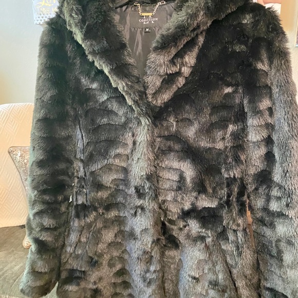 Black fur jacket size Medium - Picture 2 of 3